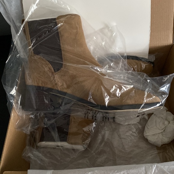 J. Crew Chelsea Boots Rich Coffee Size 9M New in Box! - Picture 9 of 13